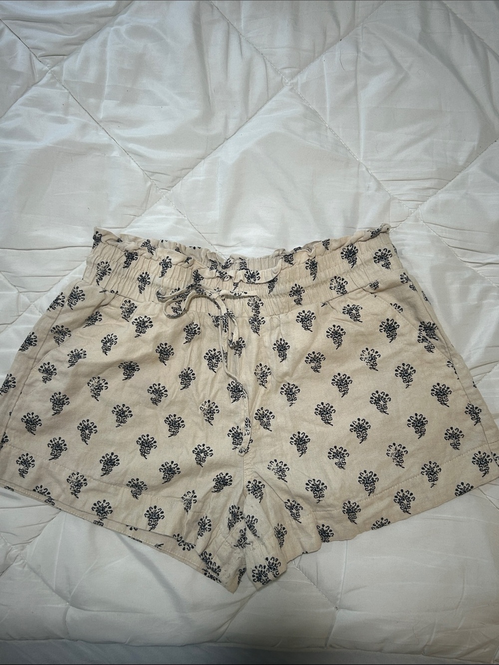 a new day Beige High-Waist Floral Drawstring Shorts - Picture 1 of 6